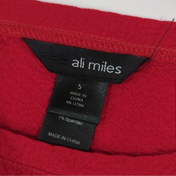 Stylish 3/4 Sleeve Top with Zipper Accents - Picture 6 of 9